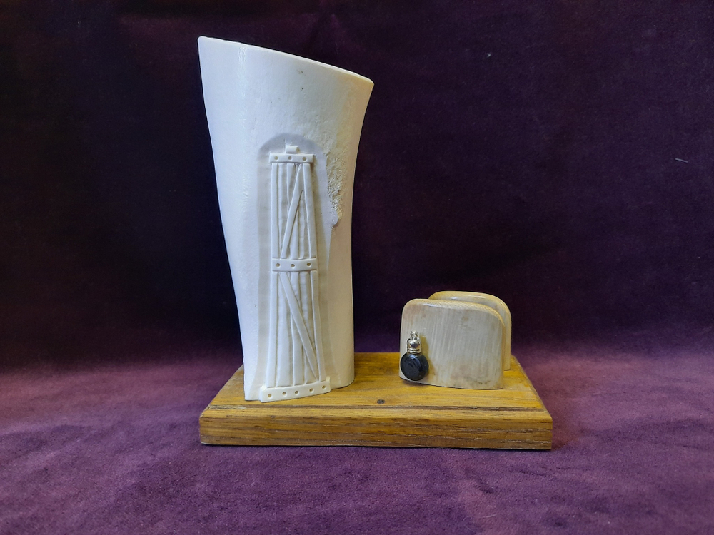 Карандашница "Нефть", цевка, бивень мамонта, красное дерево, нефть