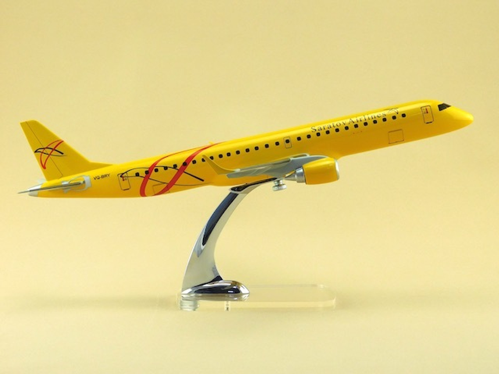 Модель самолета Embraer 195 (М1:100, Саратовские Авиалинии)