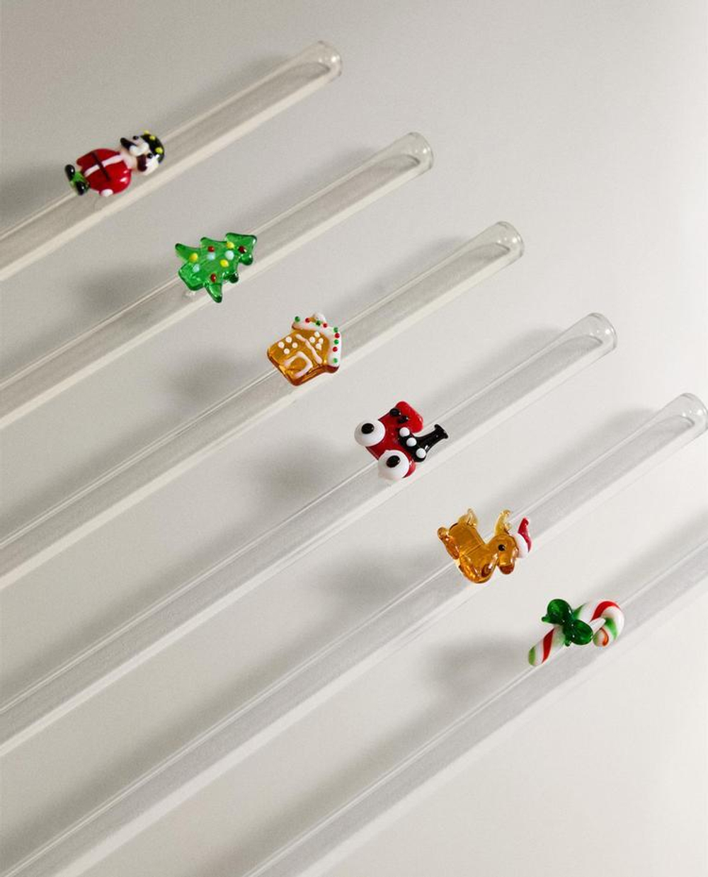 ZARA HOME НАБОР ТРУБОЧЕК ИЗ СТЕКЛА С НОВОГОДНИМИ ФИГУРКАМИ (6 ШТ.), КРАСНЫЙ