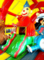 Коммерческий надувной батут "Зверята с крышей" 10*6*6 м