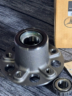 Ступица передняя Mercedes-Benz A2043300625