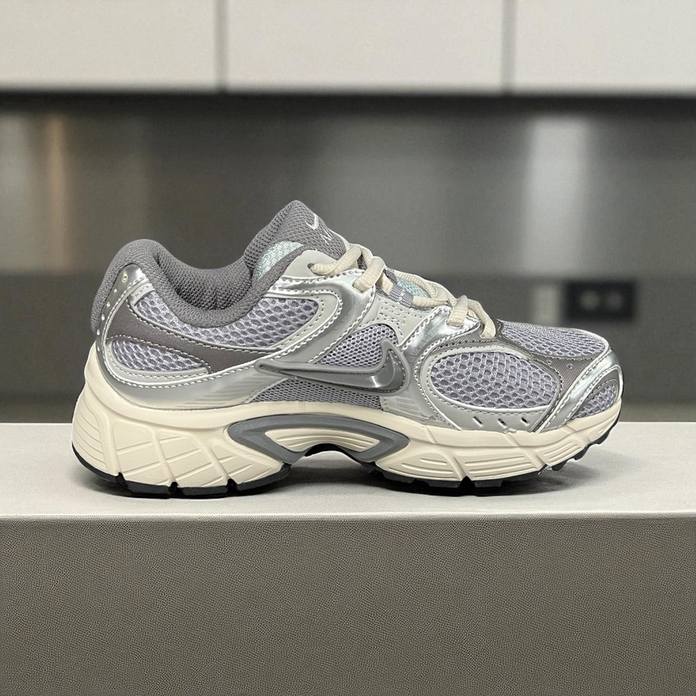 Nike V5 RNR • Silver Gray