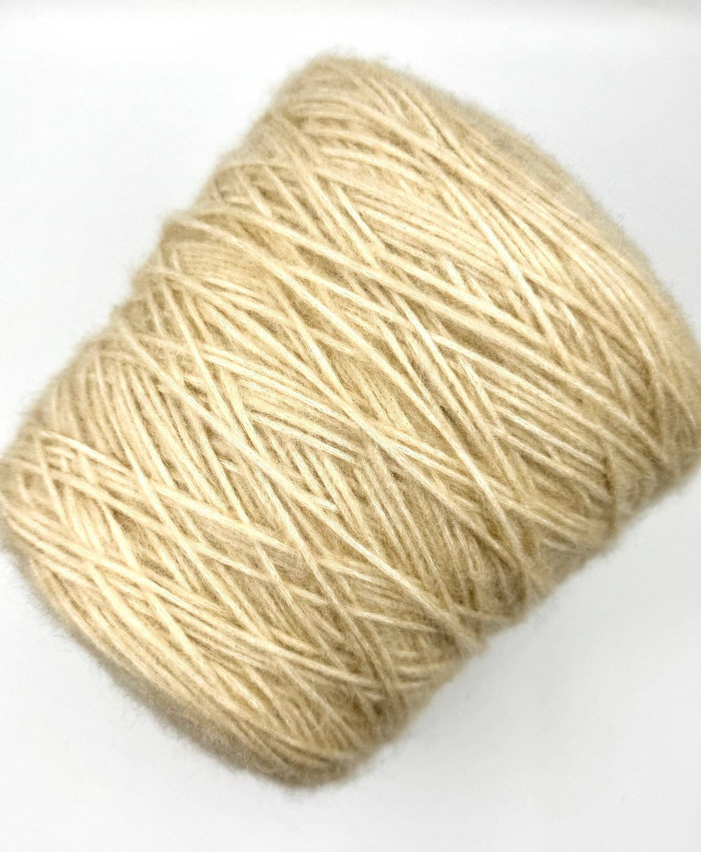 Пух бэби яка 40% меринос 20% хлопок 25% па 15% 300 м в 100 г жемчужно-бежевый
