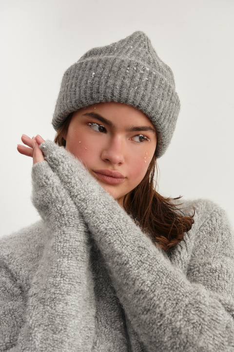 Шапка вязаная в рубчик