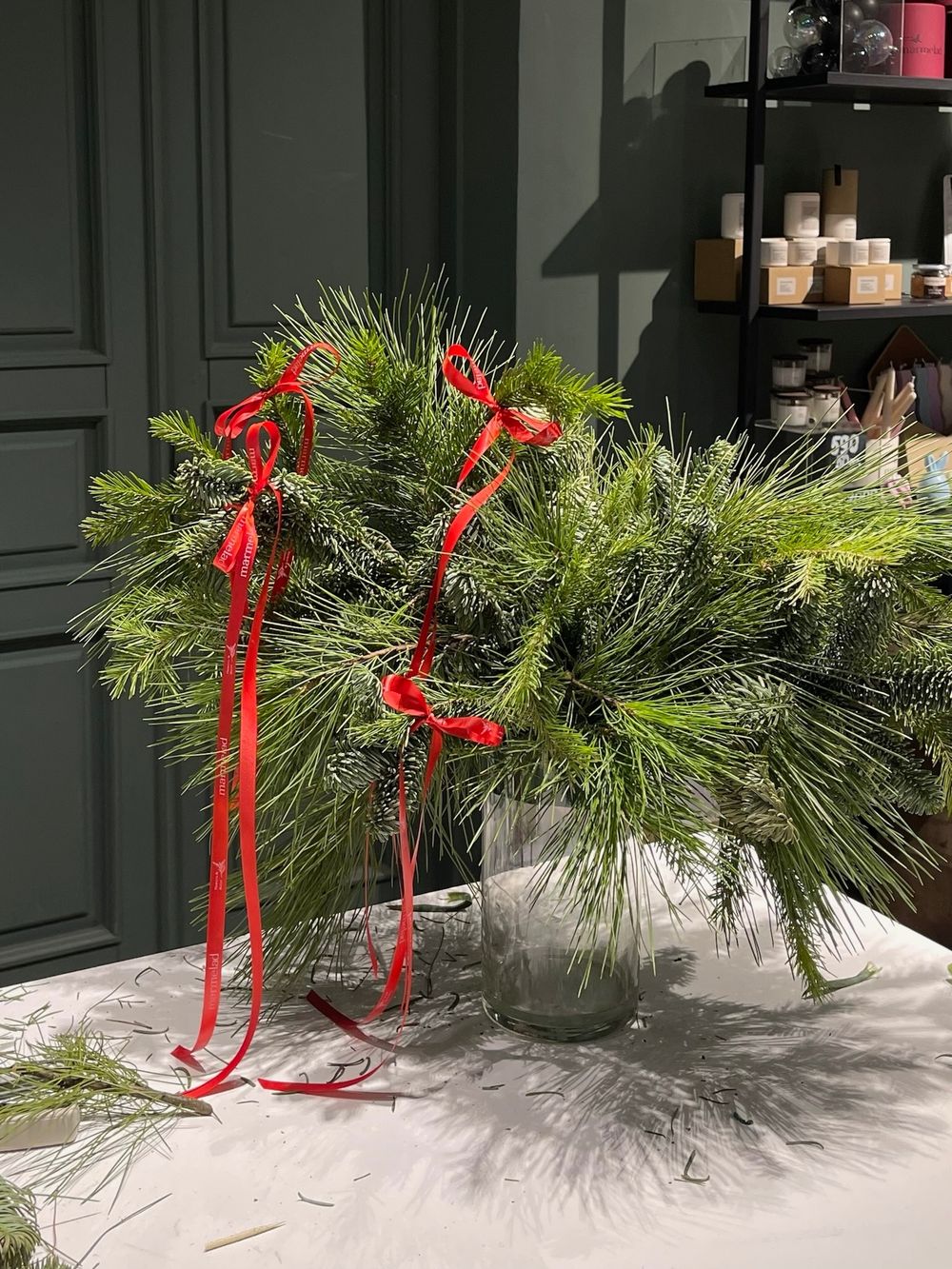 Букет из нобилиса, кедра , пихты в вазу