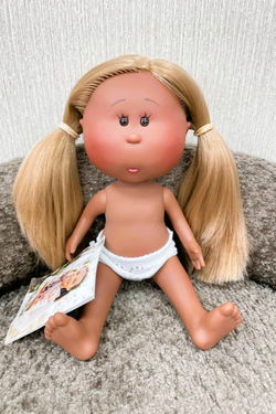 УЦЕНКА Кукла Nines виниловая 23см Little Mia без одежды (3199WN3)