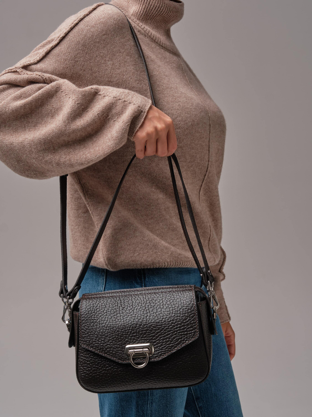 Женская сумка кросс-боди Azaro темно-коричневый соло