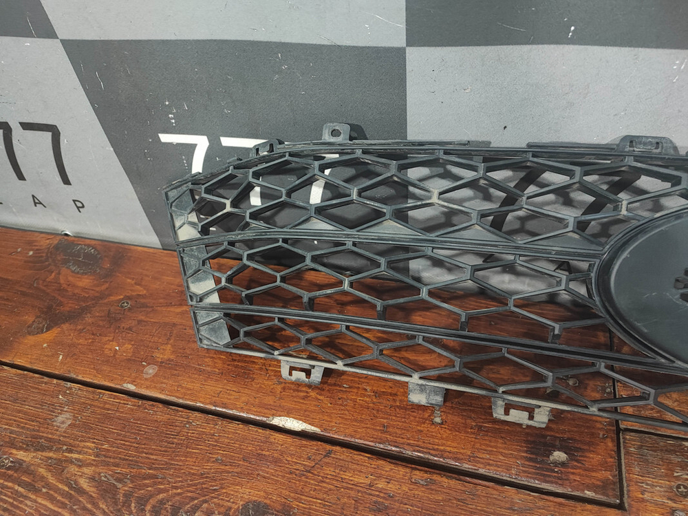 Решетка радиатора LADA Vesta 15-нв Б/У Оригинал 8450006673