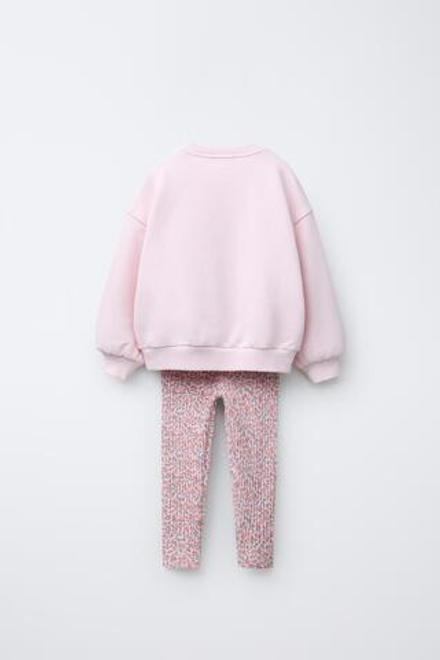 ZARA КОМПЛЕКТ ИЗ ТОЛСТОВКИ И ЛЕГИНСОВ В РУБЧИК С ПРИНТОМ, ЦВЕТ РОЗОВОГО ДЕРЕВА
