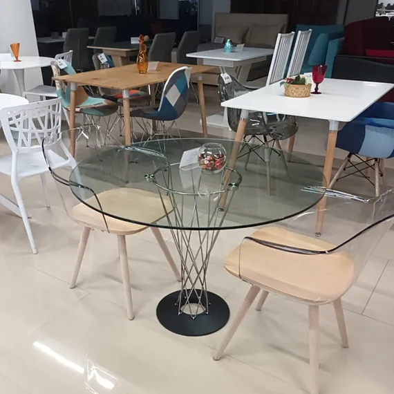 Стул Bjorg Arms с прозрачной спинкой