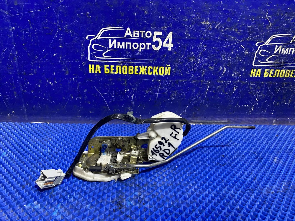 Замок двери передней правой Honda CR-V 1995-2001