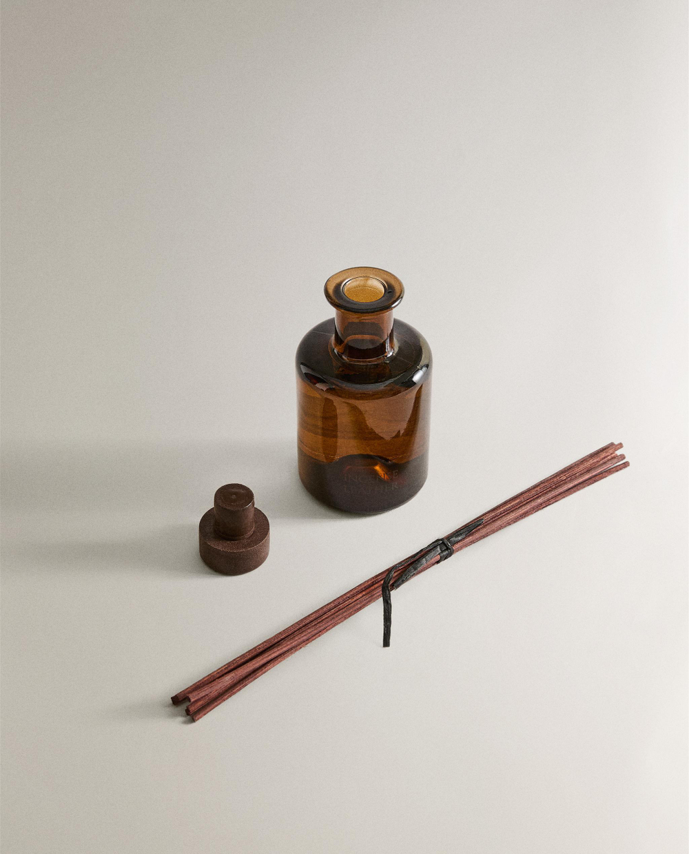Zara Home Аромадиффузор Incense Leather 95 мл, тростниковые палочки микадо, аромат восточный древесный, Коричневый