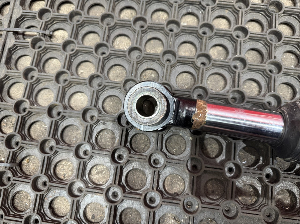 Цилиндр подъема кабины 2023г.