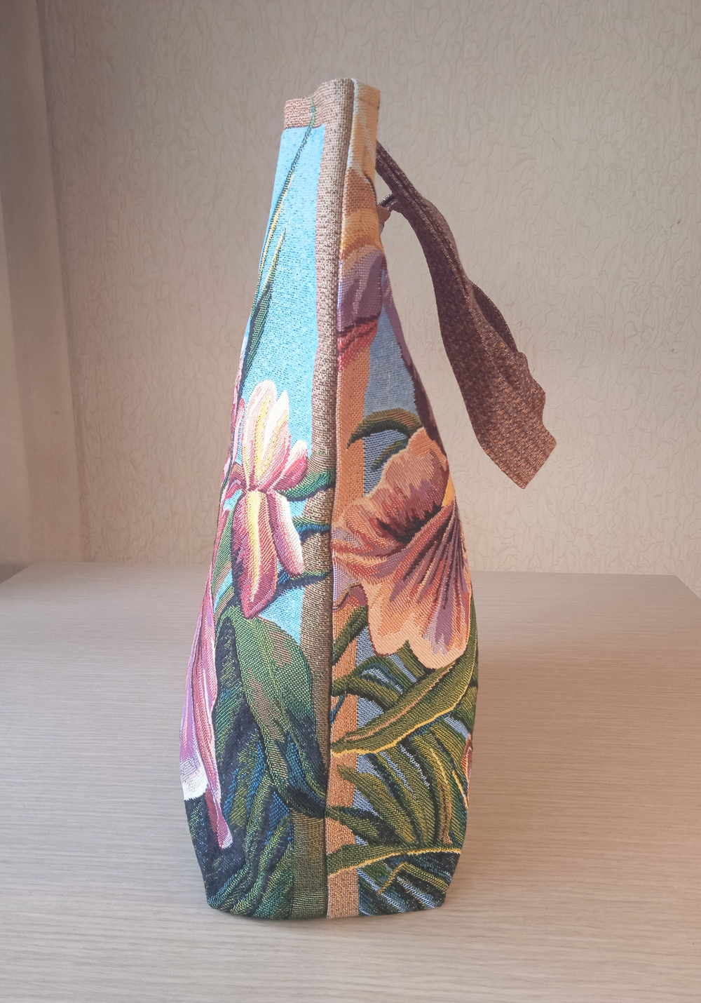 Гобеленовая сумка Ирисы (39х39х12)