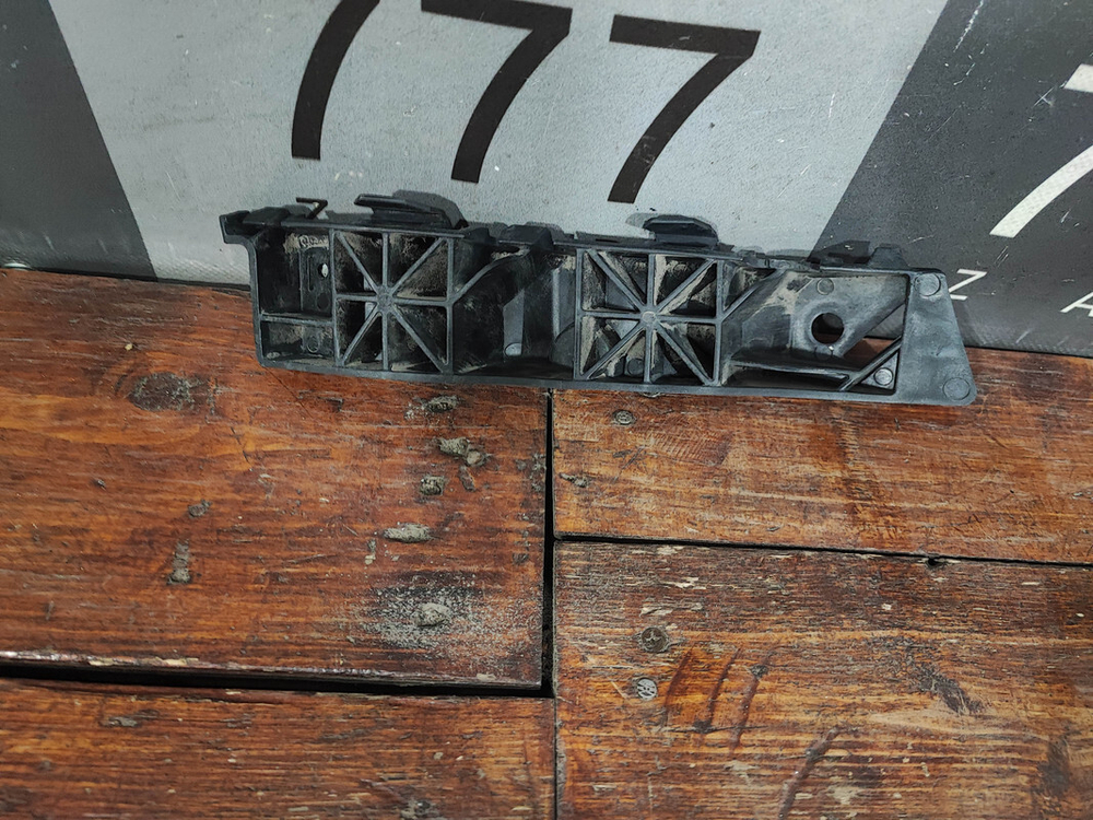 Кронштейн переднего бампера Kia Sportage 4 (QL) 16-22 Б/У Оригинал 86516F1000