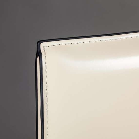 Стул с подлокотниками Barrie бежевая кожа