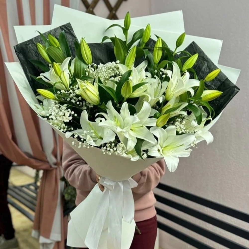 Букет из 7 белых лилий
