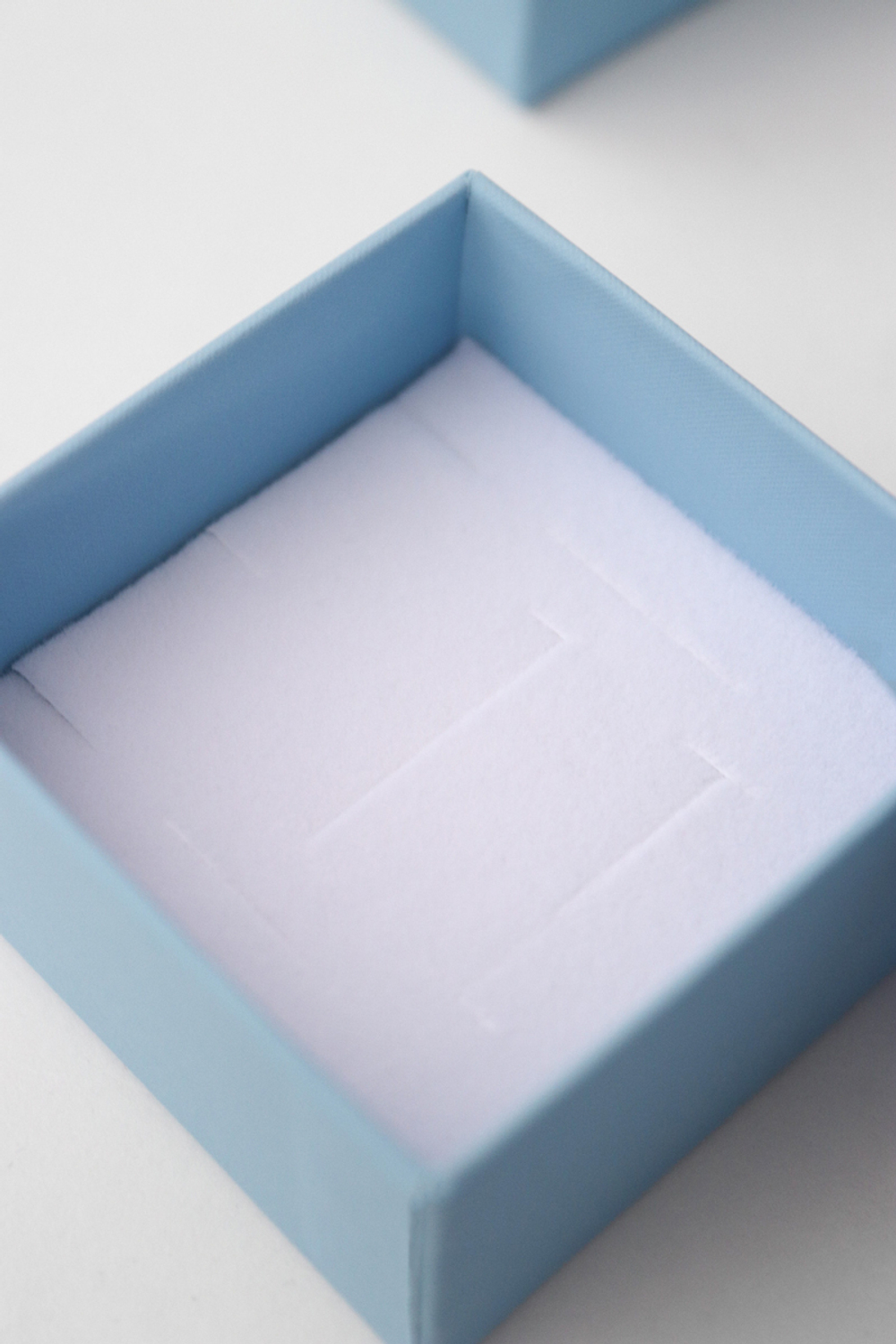 Квадратный картонный футляр «Алиса» для бренда украшений