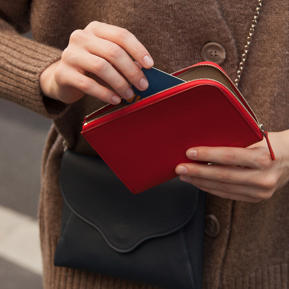 Кошелек женский кожаный, теленок красного цвета