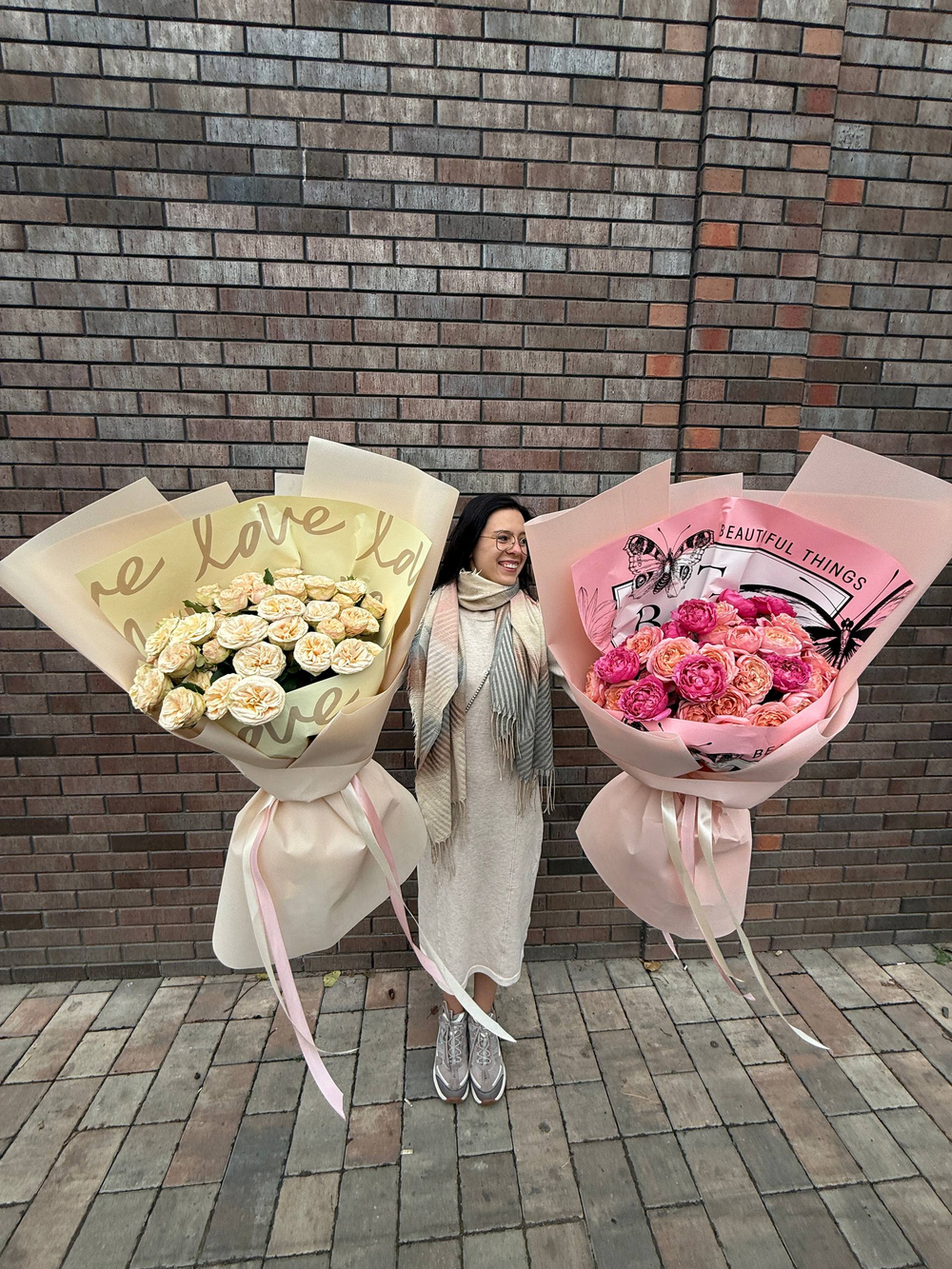 Букет пионовидных кустовых роз