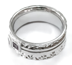 Ювелирное кольцо из серебра 925 пробы,вставка александрит выраженный,размер 18.5