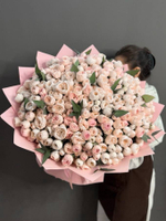 Букет из 101 кустовой пионовидной розы сорта "Менсфилд Парк"