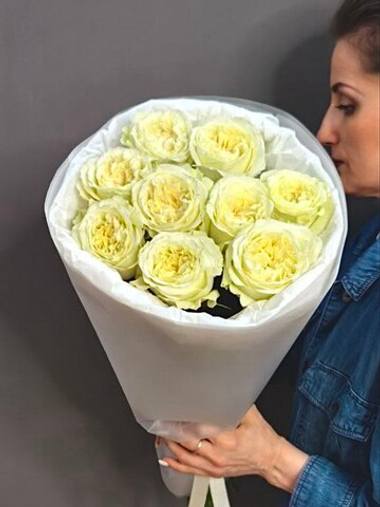 Букет из 9 одноголовых белых роз "Майра Вайт" (Эквадор 60 см)