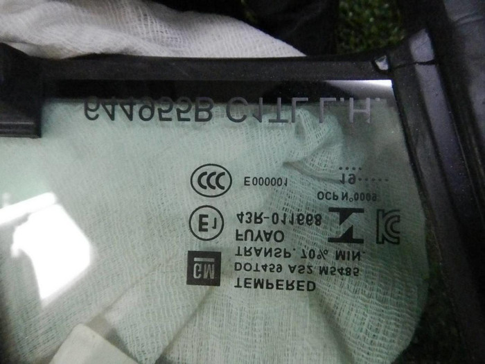 Форточка двери передняя левая Cadillac XT6 (2019-н.в.)