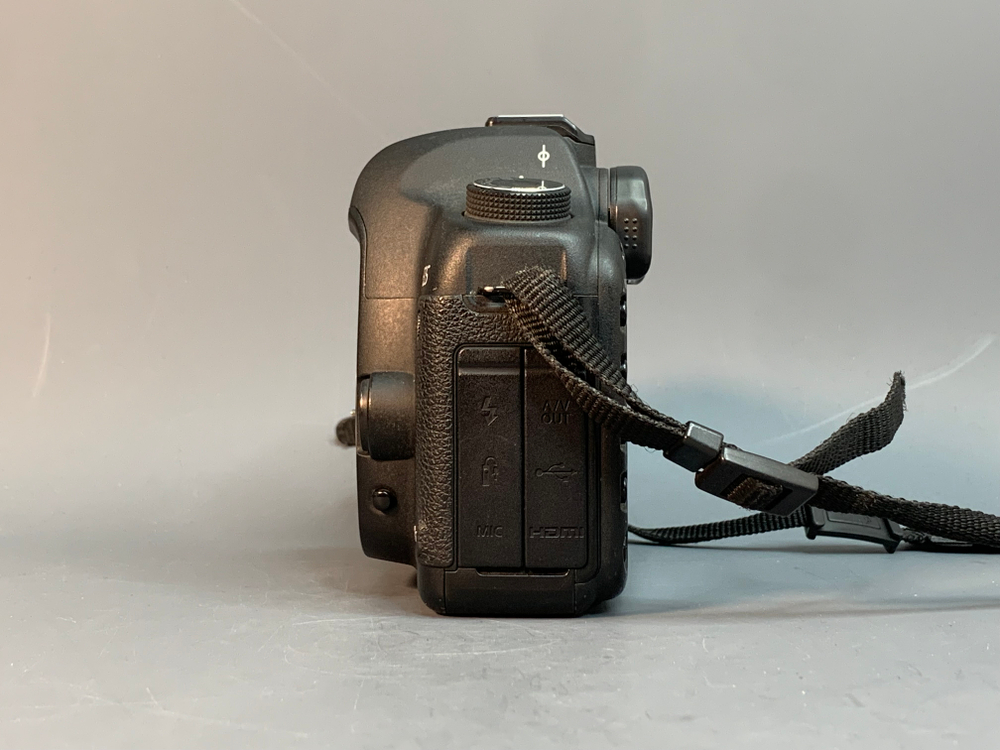 Canon EOS 5D Mark II 69.700 кадров