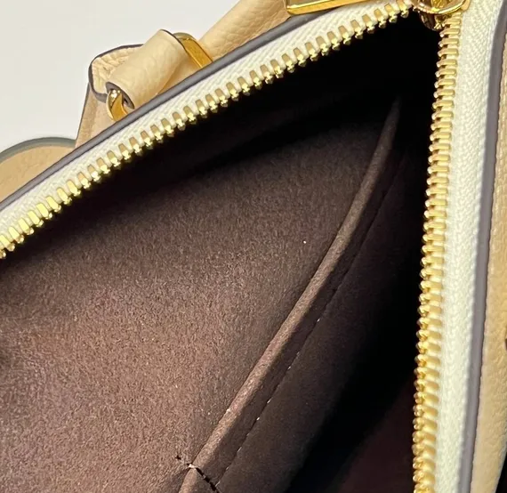 Сумка Louis Vuitton Trianon PM кремовый