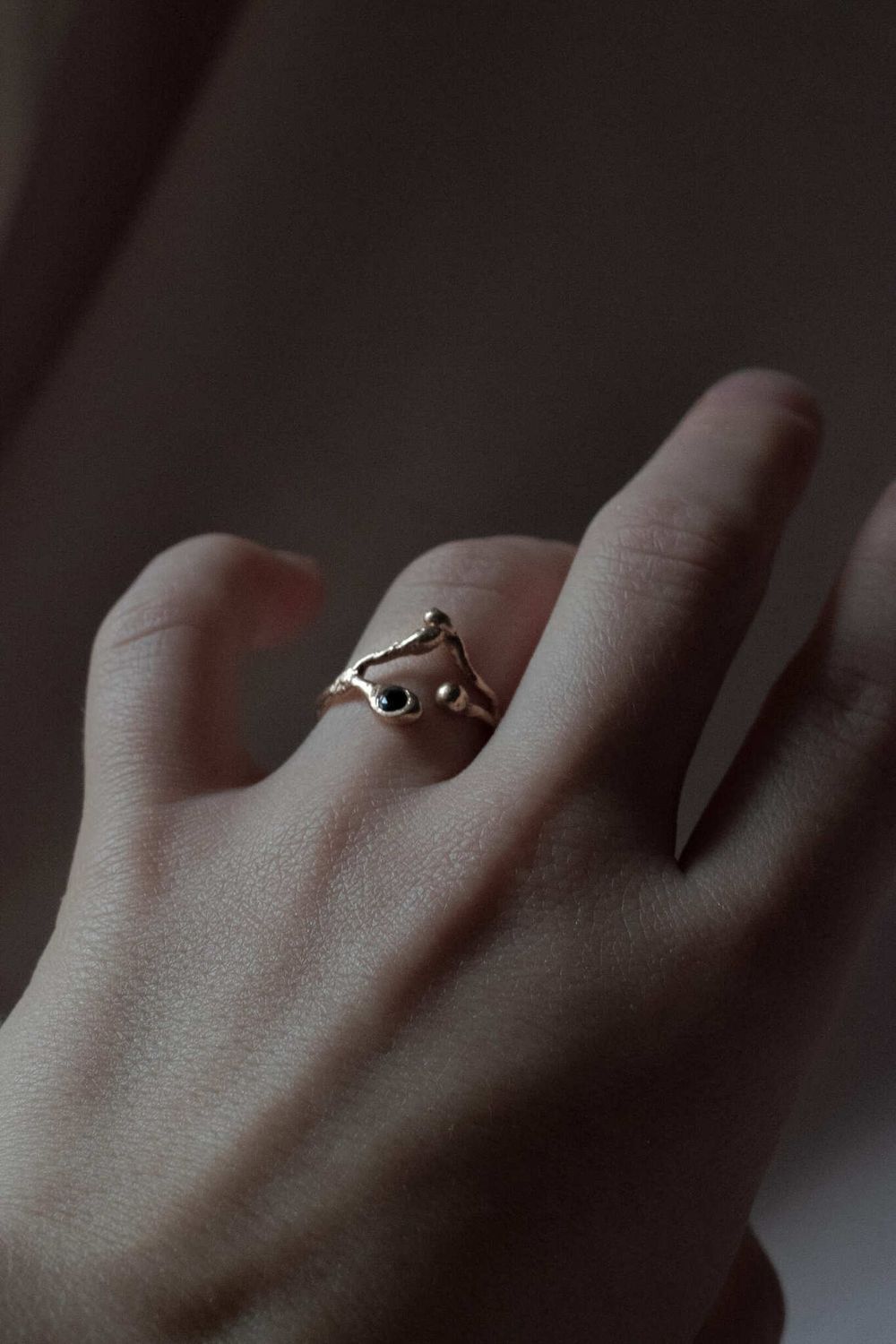 Кольцо Веточка со шпинелью, позолота