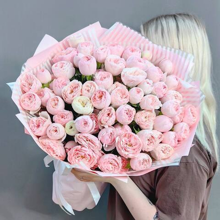 Букет из 19 кустовых пионовидных роз сорта "Mansfield park"