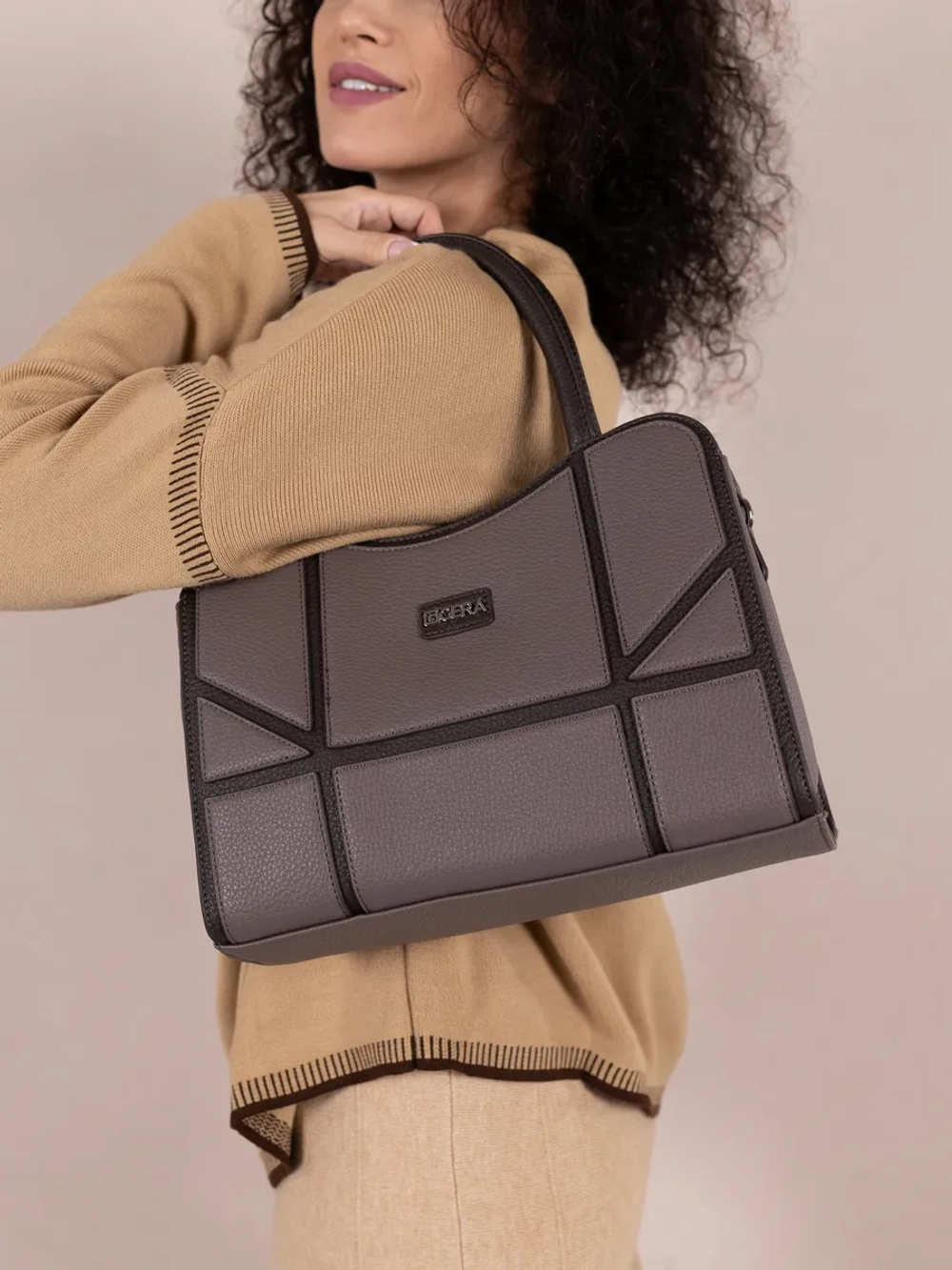 Сумка через плечо средняя классическая