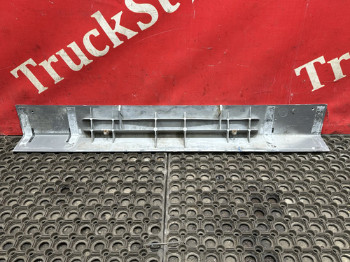 Подножка бампера верхняя