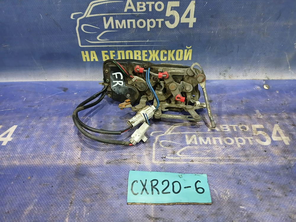 Замок двери передней правой TOYOTA ESTIMA 1992