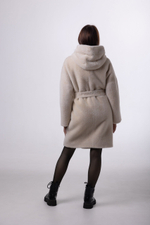 Пальто с капюшоном утепленное