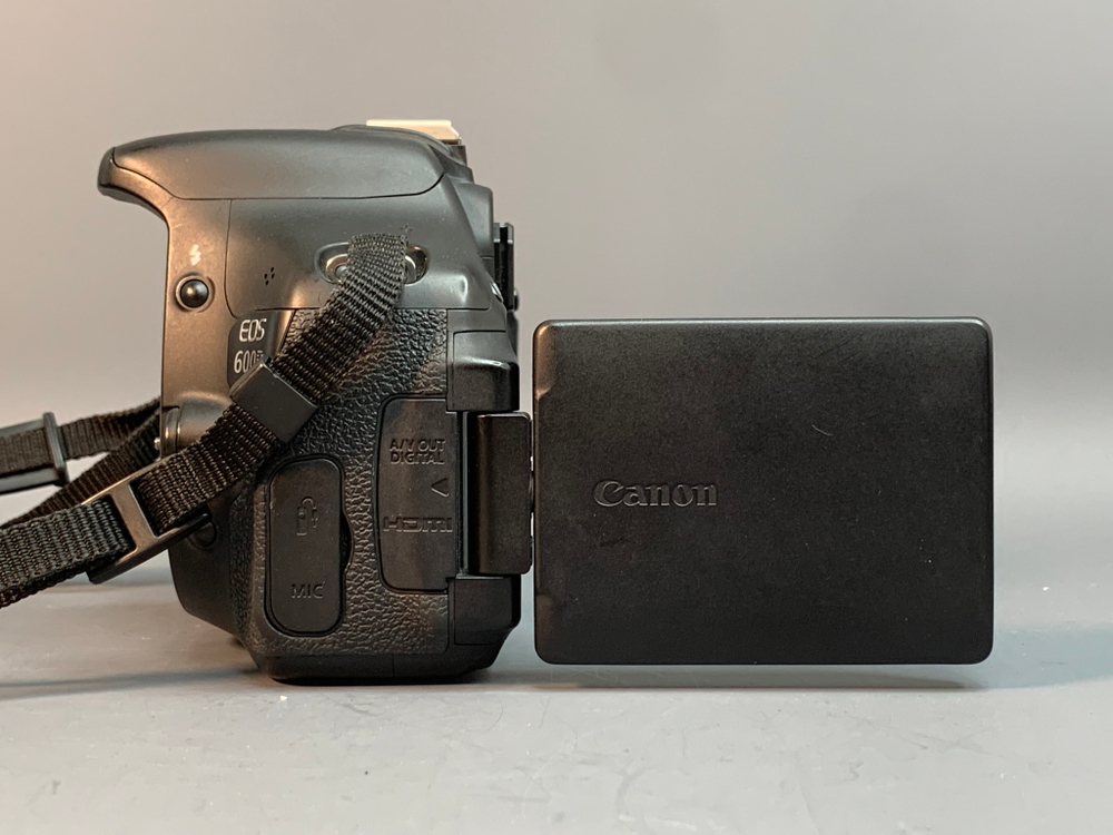 Canon EOS 600D kit 18-55mm 27.620 кадров