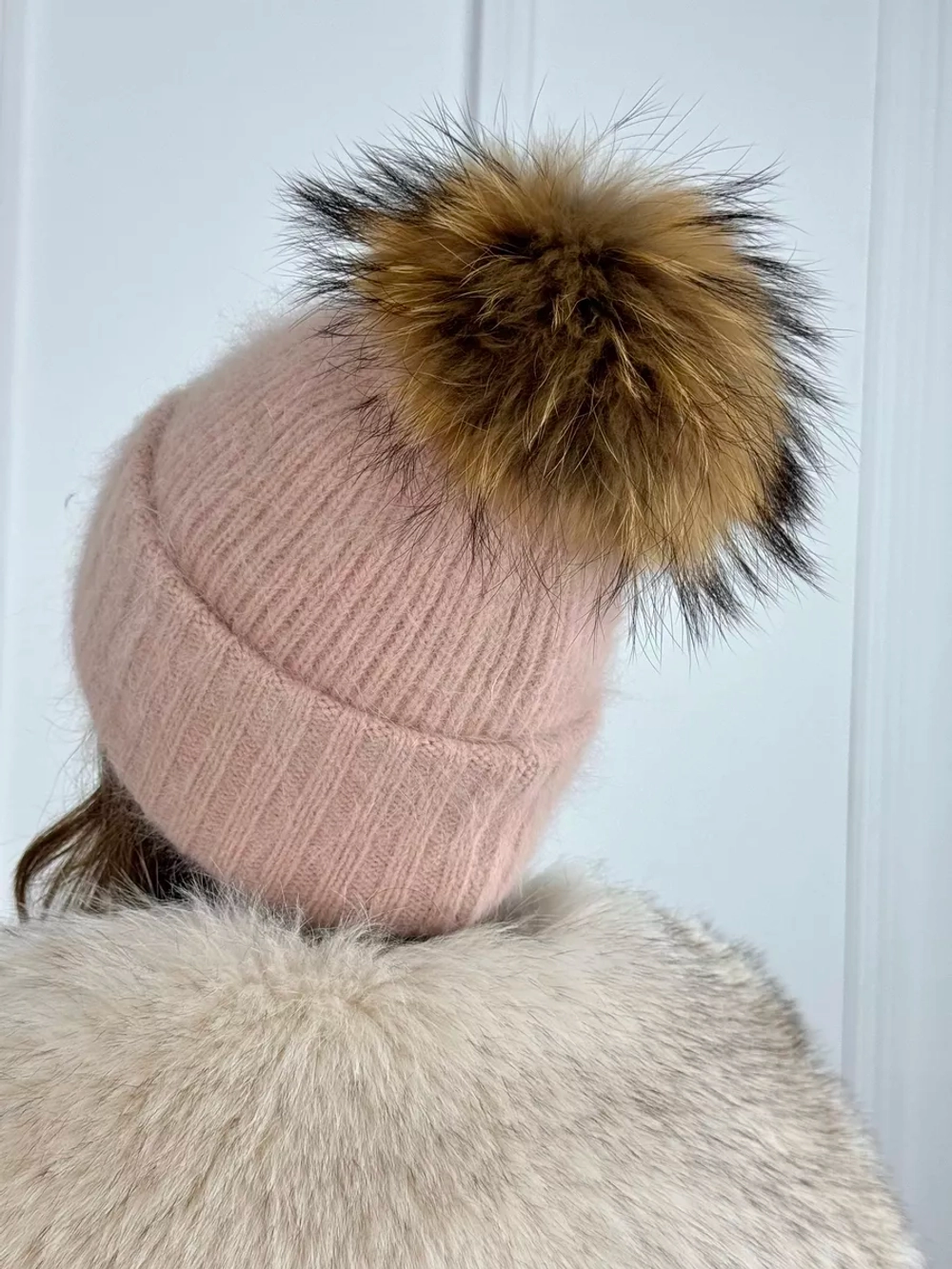 шапка ангора с меховым помпоном зимняя пушистая стильная