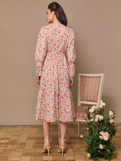 Платье с широкими манжетами