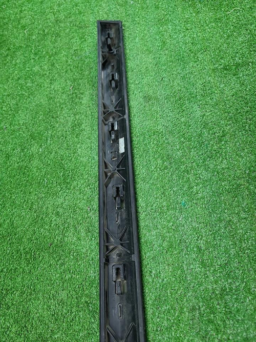 Накладка двери передняя левая BMW X7 G07 (19-нв)