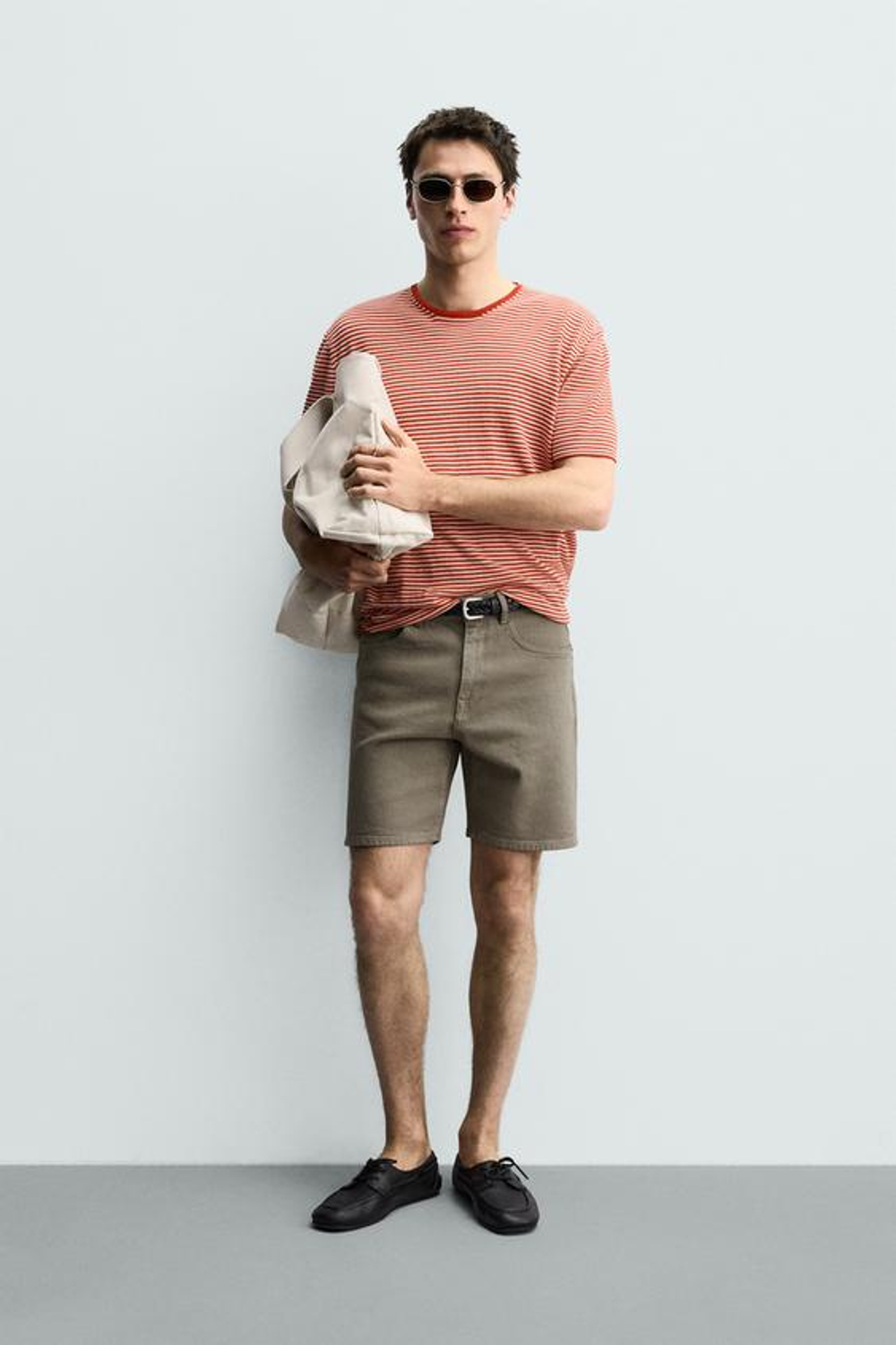 ZARA ДЖИНСОВЫЕ ШОРТЫ REGULAR FIT, ЗЕЛЕНОВАТЫЙ