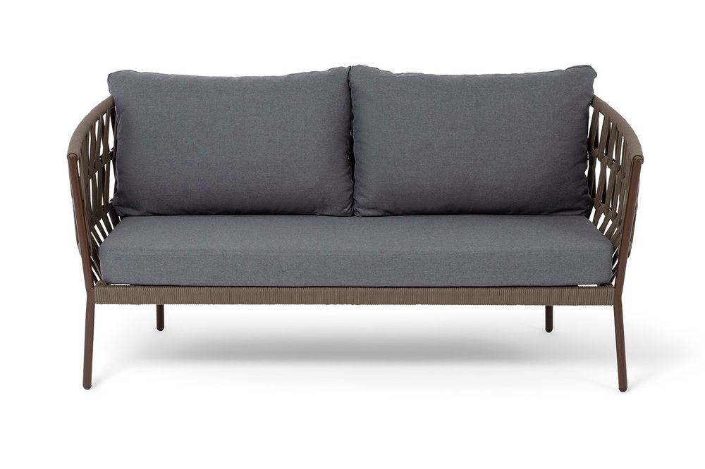 "Диего" диван 2-местный плетеный из роупа, каркас алюминий коричневый (RAL8016) муар, роуп коричневый круглый, ткань темно-серая 027