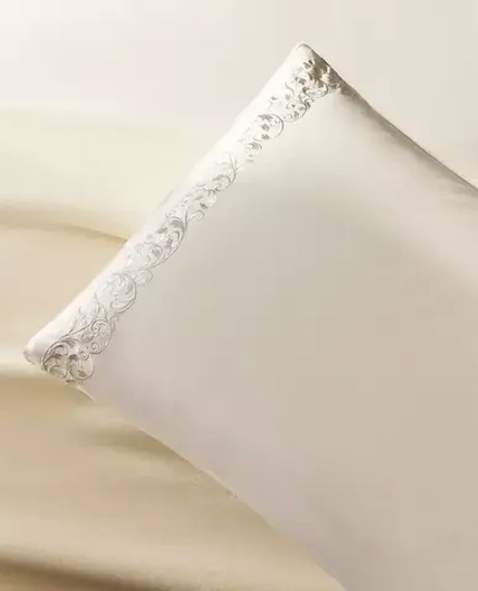ZARA HOME НАВОЛОЧКА ИЗ ШЕЛКОВОГО САТИНА С ВЫШИВКОЙ, СЕРЕБРЯНЫЙ