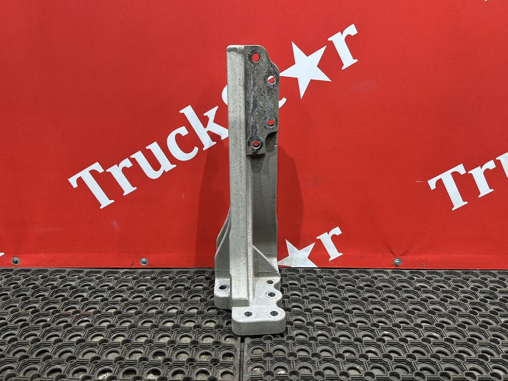 Кронштейн глушителя левый 2023г.