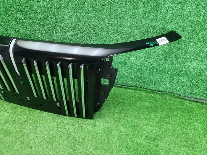 Решетка радиатора Hongqi E-HS9 (2020-н.в.)