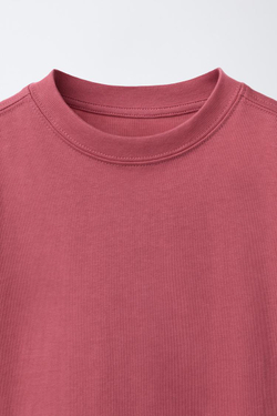 ZARA БАЗОВАЯ ОДНОТОННАЯ ФУТБОЛКА, МАЛИНОВЫЙ