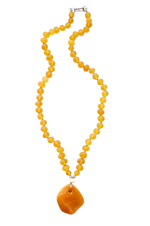 Лечебные бусы из янтаря с кулоном (6209)