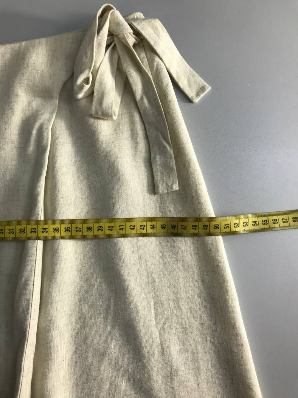 Юбка на запах светлая, визуально 44 размер