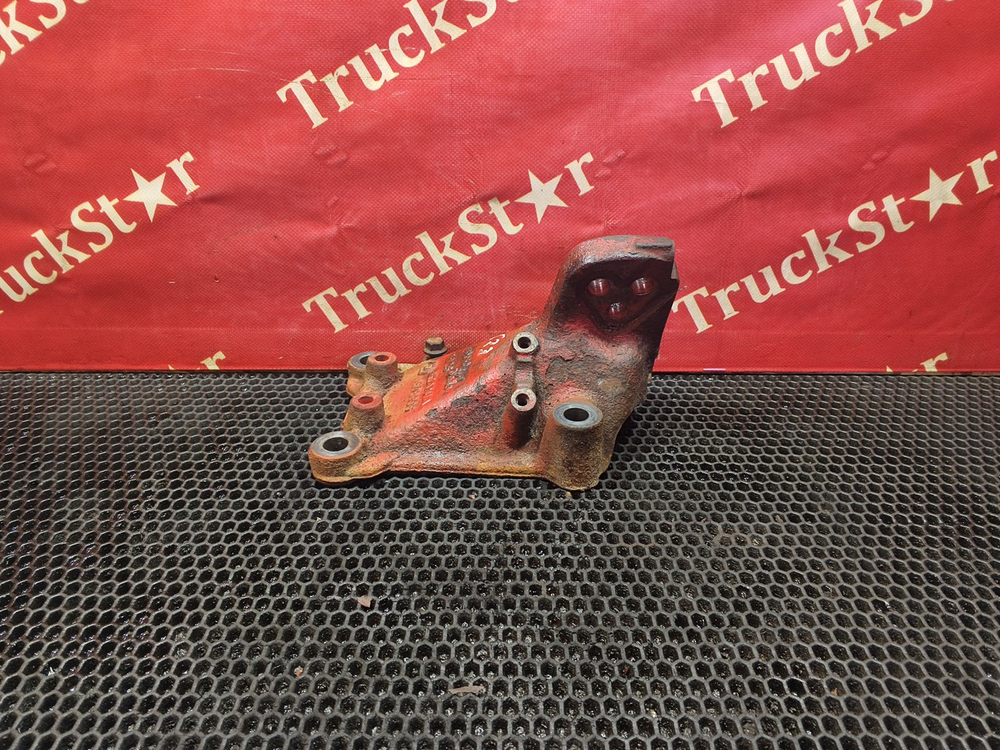 Кронштейн двигателя передний левый