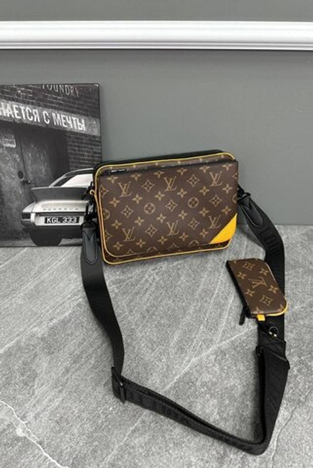 Сумка-мессенджер Louis Vuitton